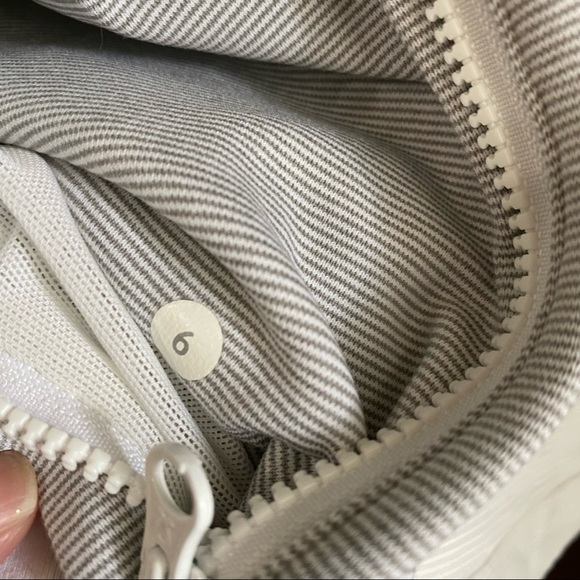 Lululemon Women Nice Asana front zipper striped jacket white gray Size 6 - Picture 8 of 8